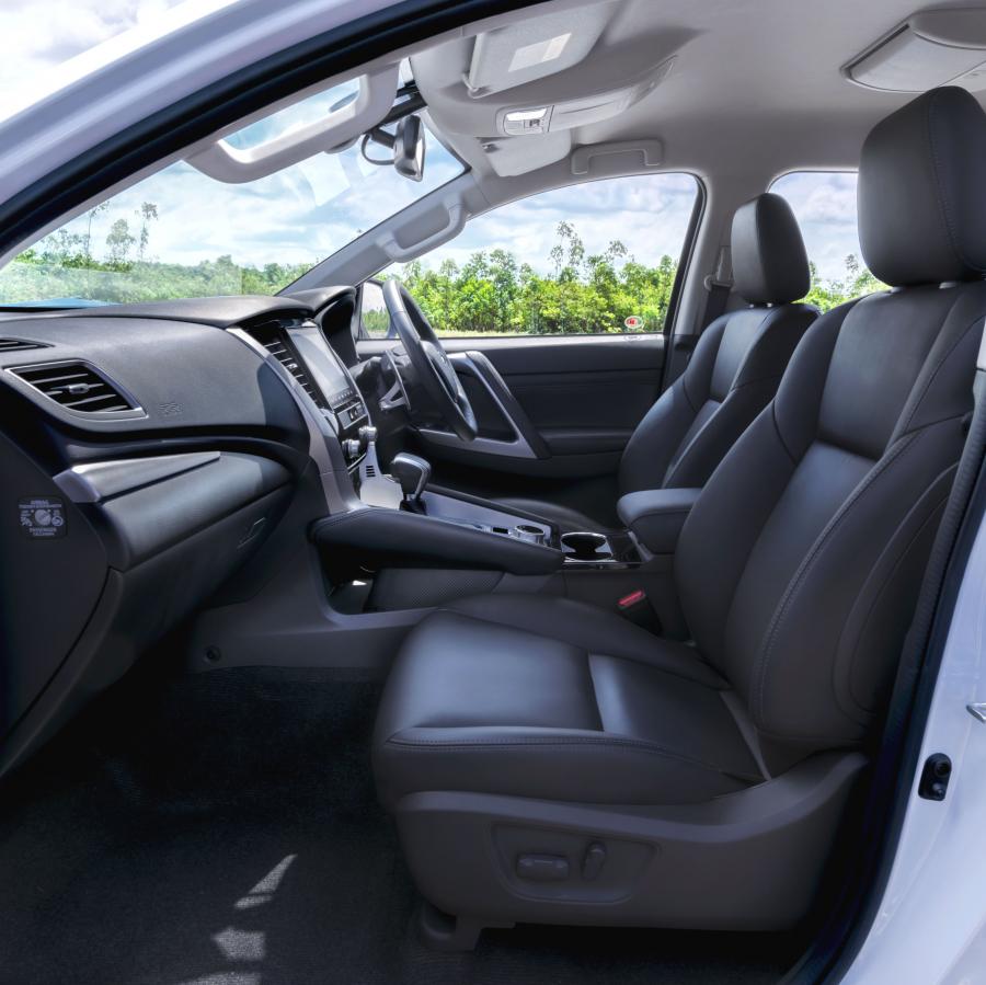 Интерьер Mitsubishi Pajero Sport 2019 года  (TH) (фото 4 из 40)